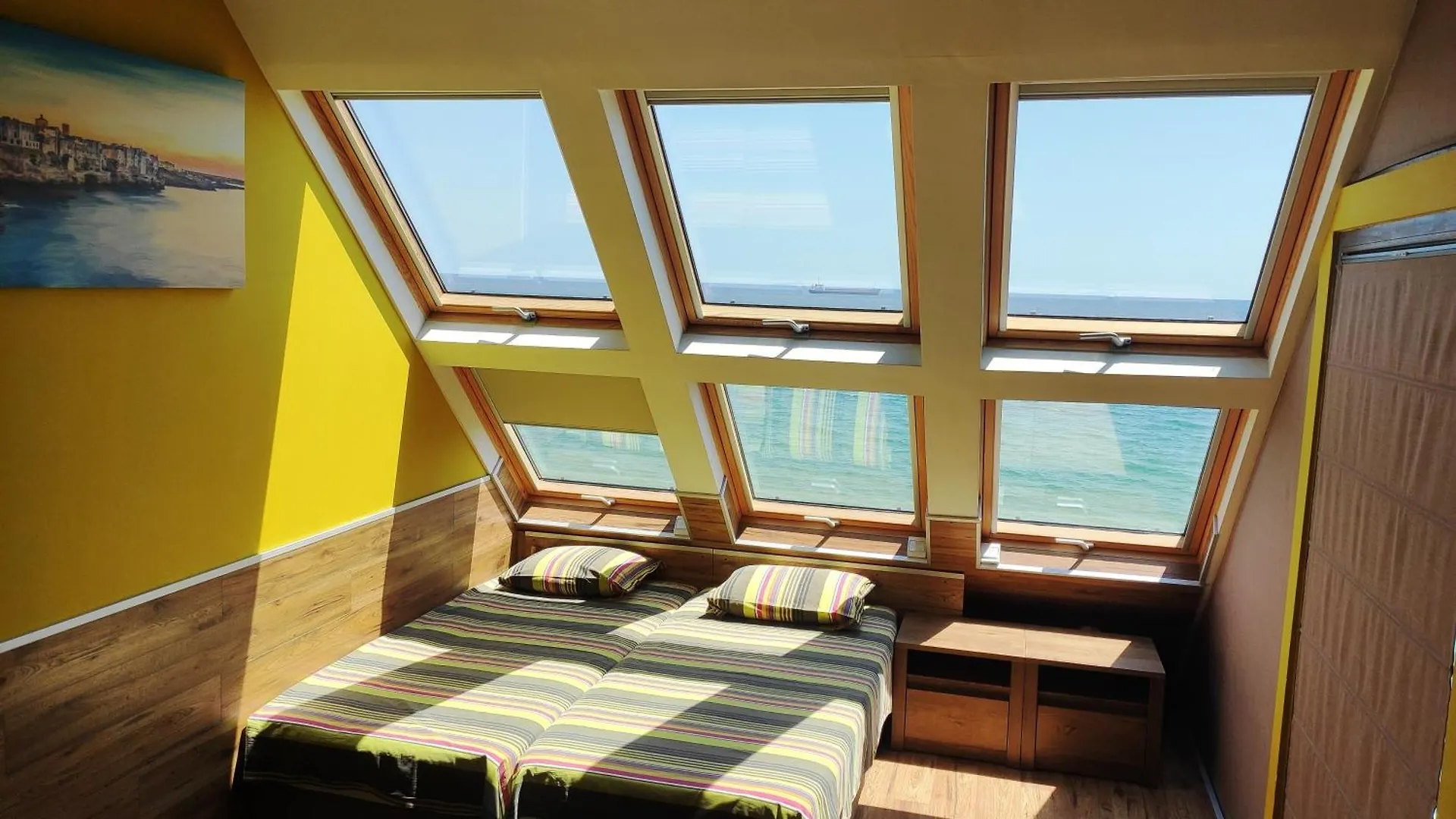 Hemingway Rooms In Happy Beach Varna Guest house
