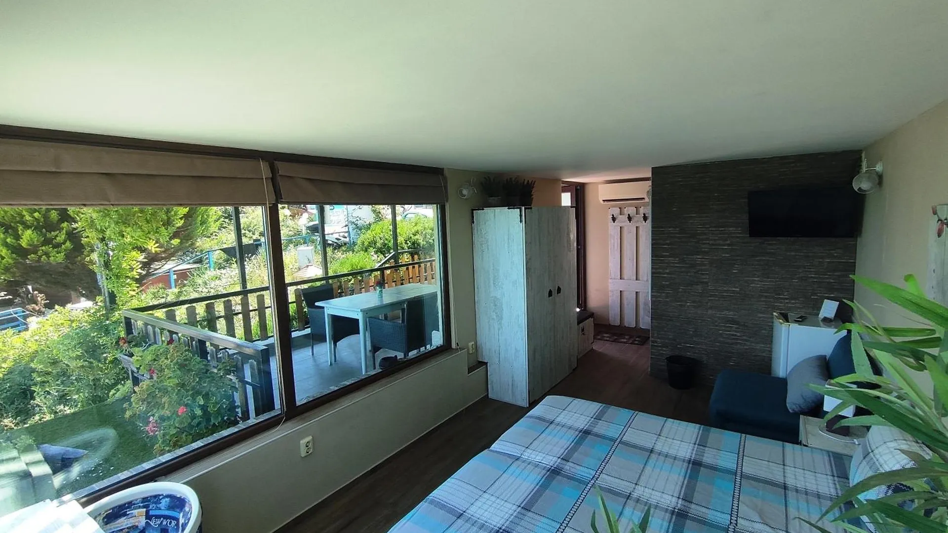 Hemingway Rooms In Happy Beach Varna