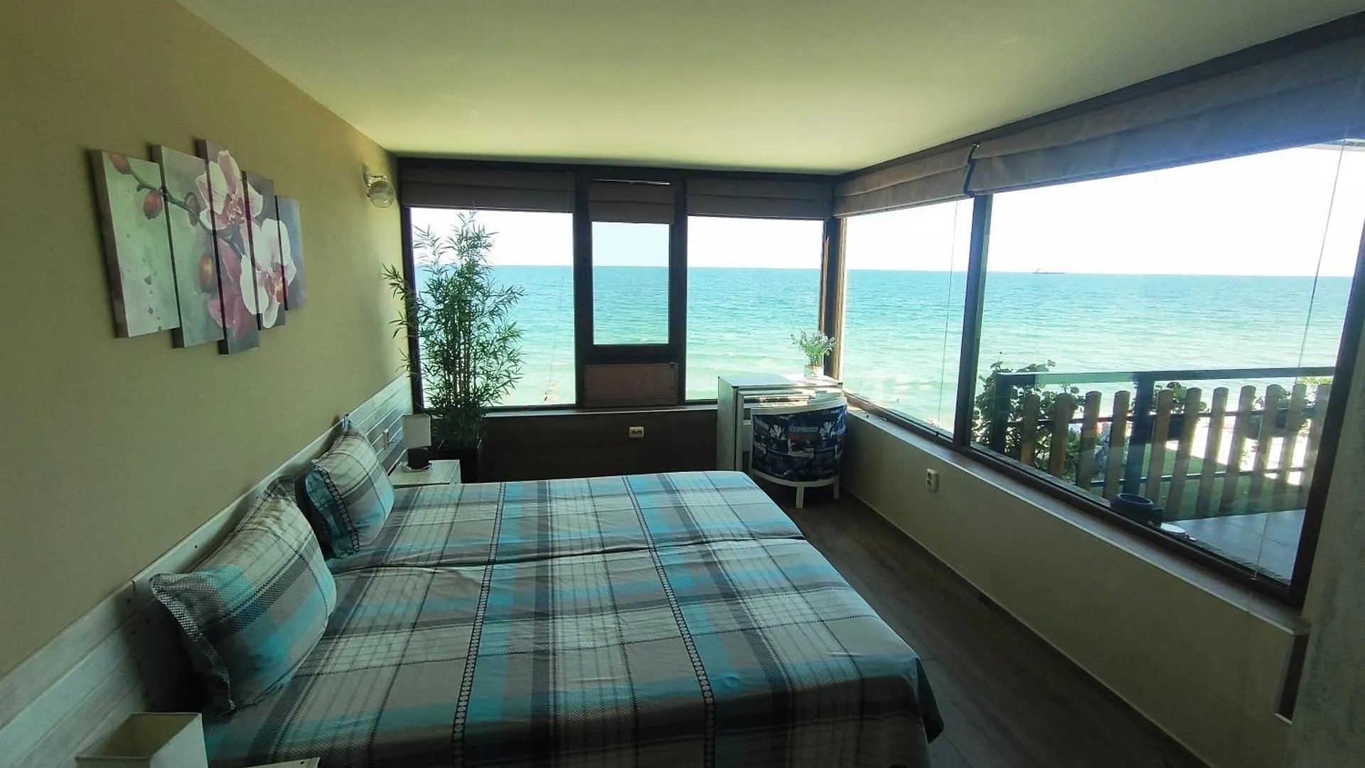 Hemingway Rooms In Happy Beach ヴァルナ ゲストハウス